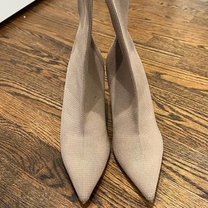 Brand: Zara, Size: 7.5, Color: beige